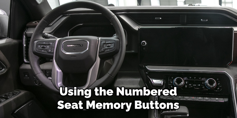 Using the Numbered Seat Memory Buttons