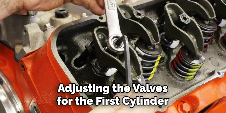 Adjusting the Valves for the First Cylinder