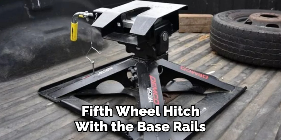 Fifth Wheel Hitch With the Base Rails