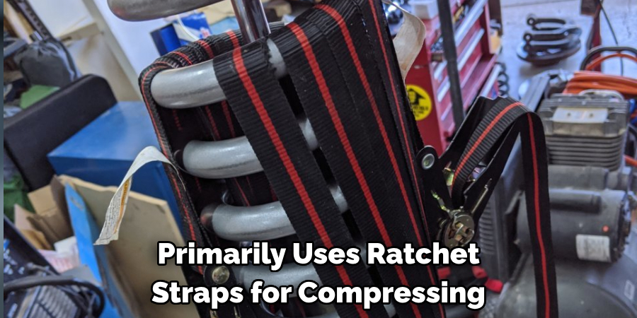 Primarily Uses Ratchet Straps for Compressing