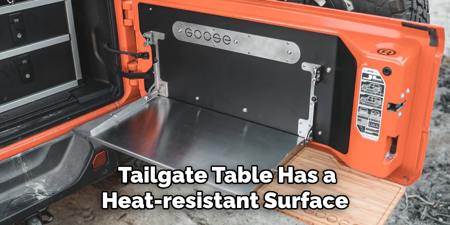 Tailgate Table Has a Heat-resistant Surface