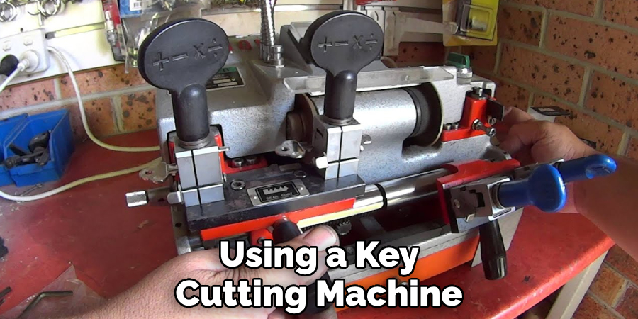 Using a Key Cutting Machine