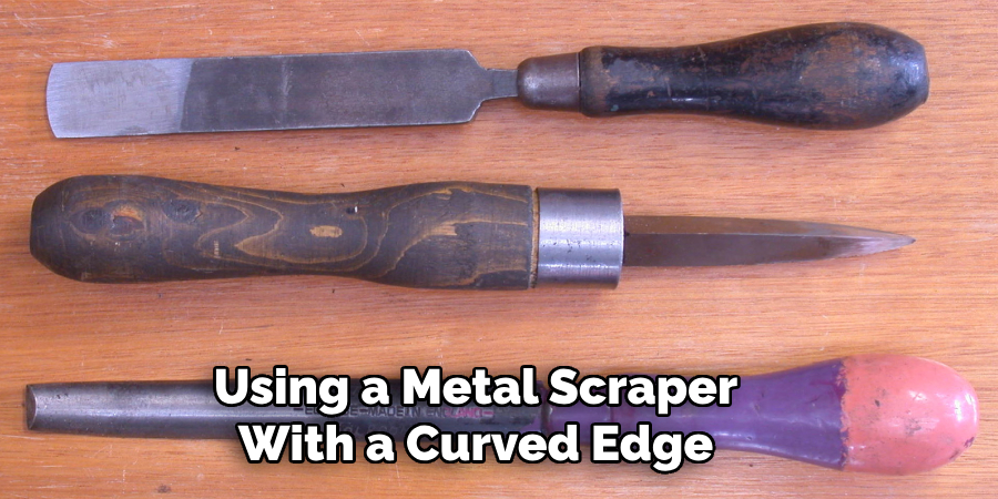 Using a Metal Scraper With a Curved Edge